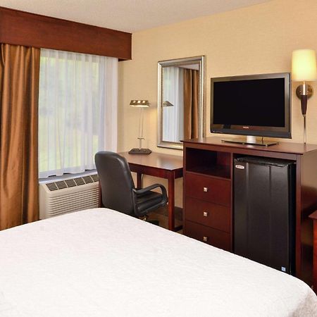Hampton Inn Staunton Buitenkant foto