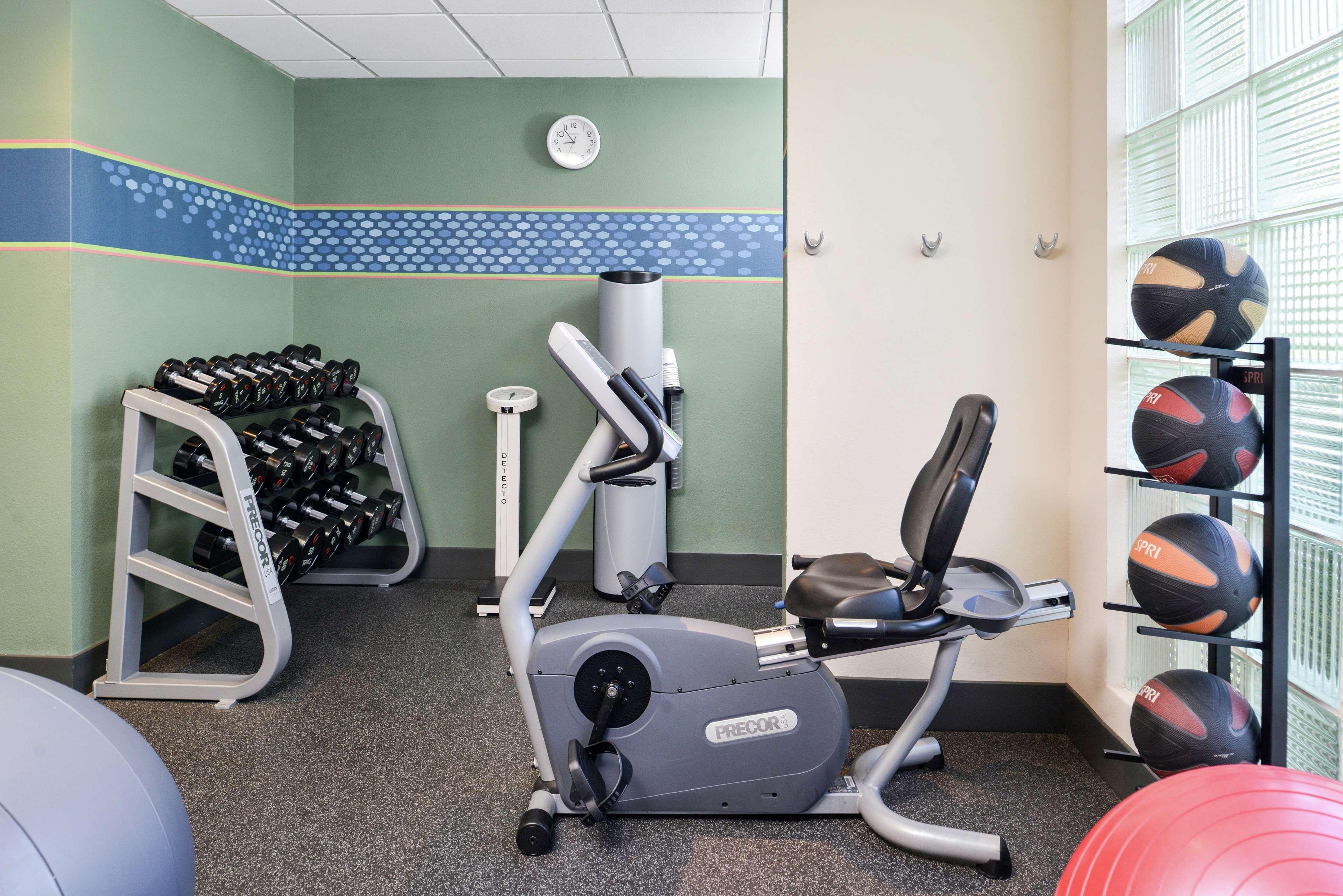 Hampton Inn Staunton Buitenkant foto