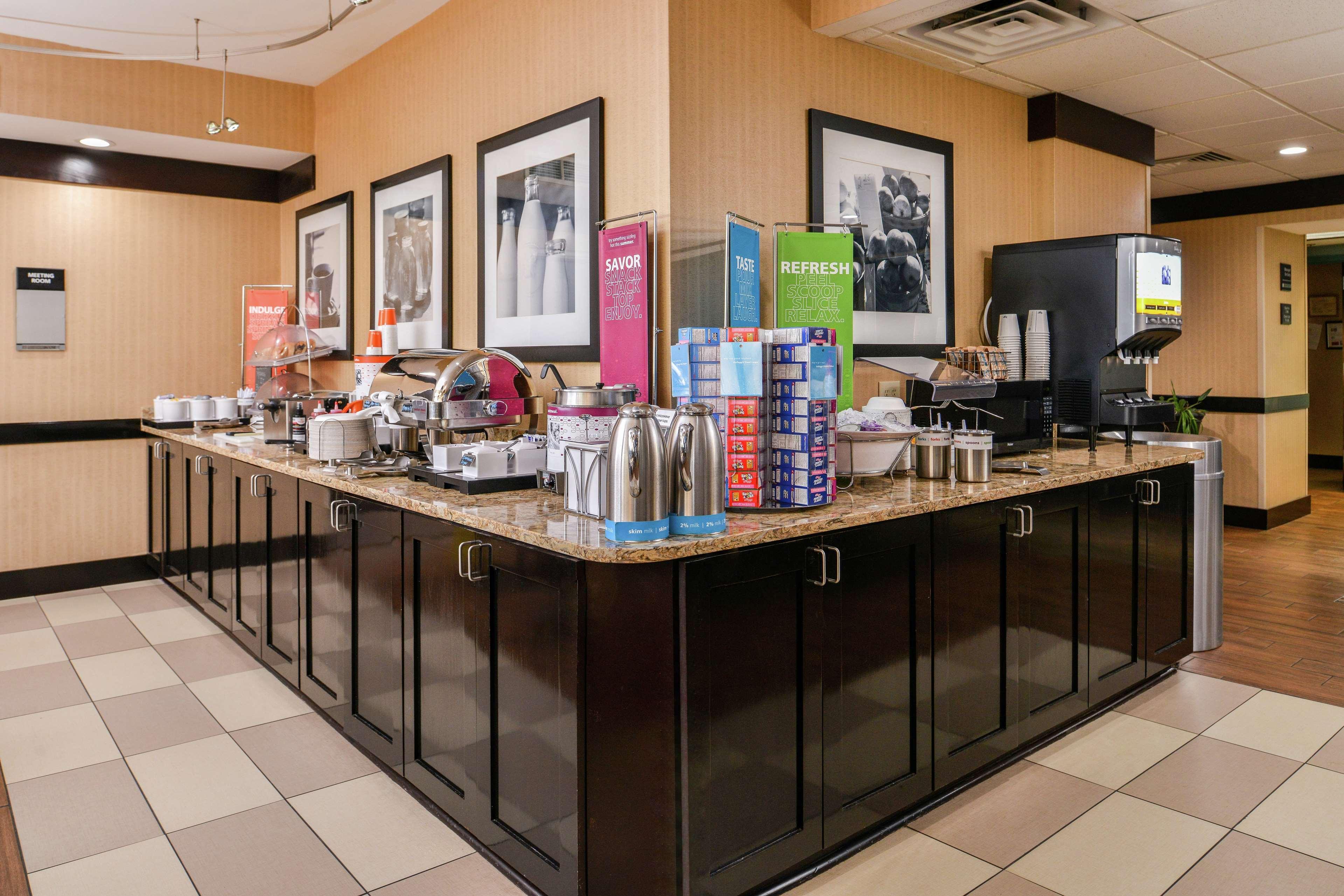 Hampton Inn Staunton Buitenkant foto