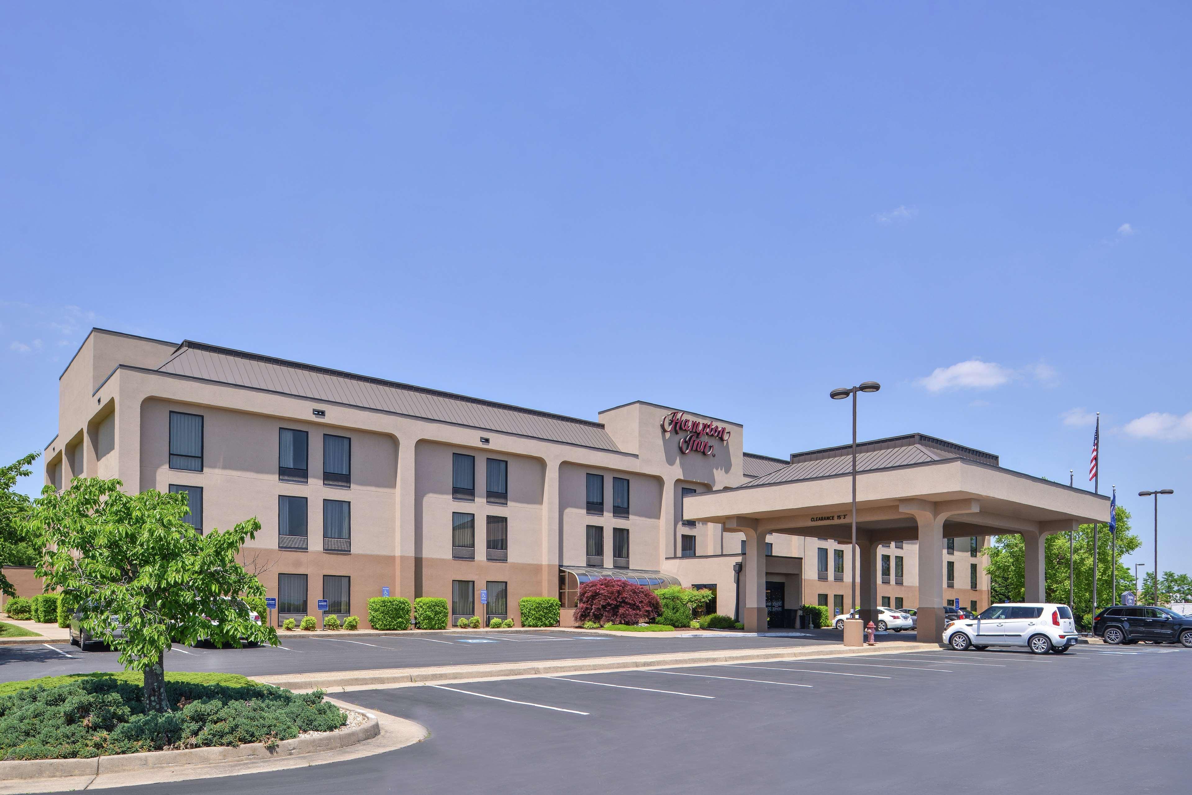 Hampton Inn Staunton Buitenkant foto