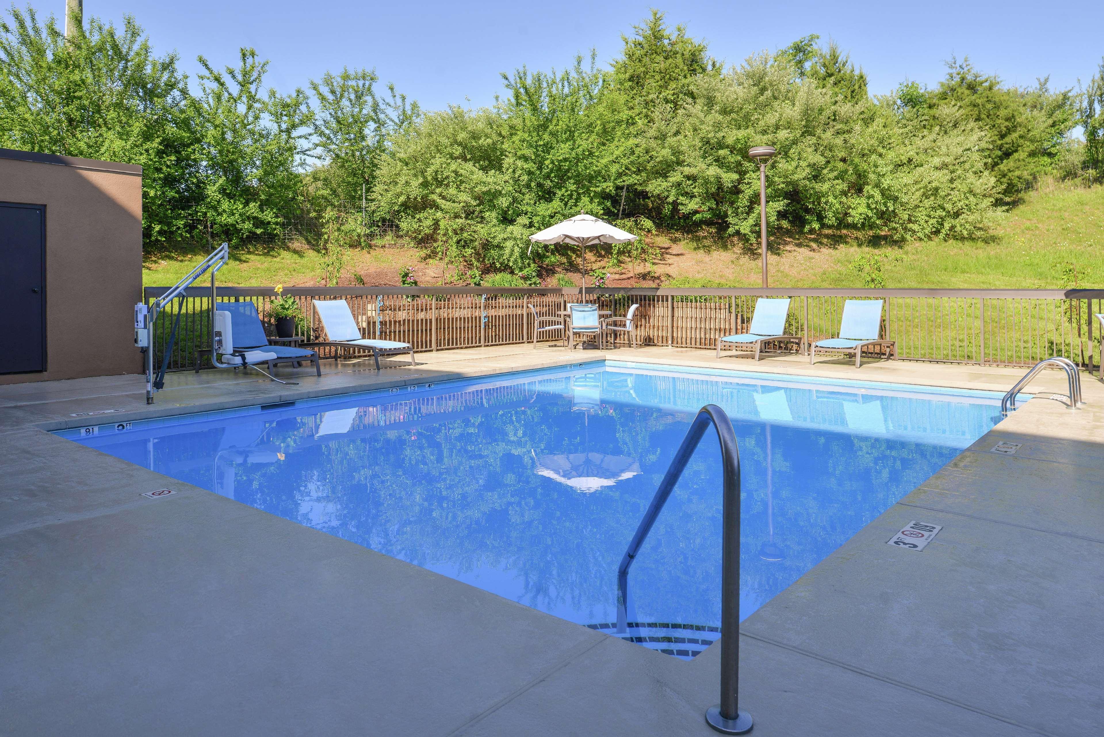 Hampton Inn Staunton Buitenkant foto