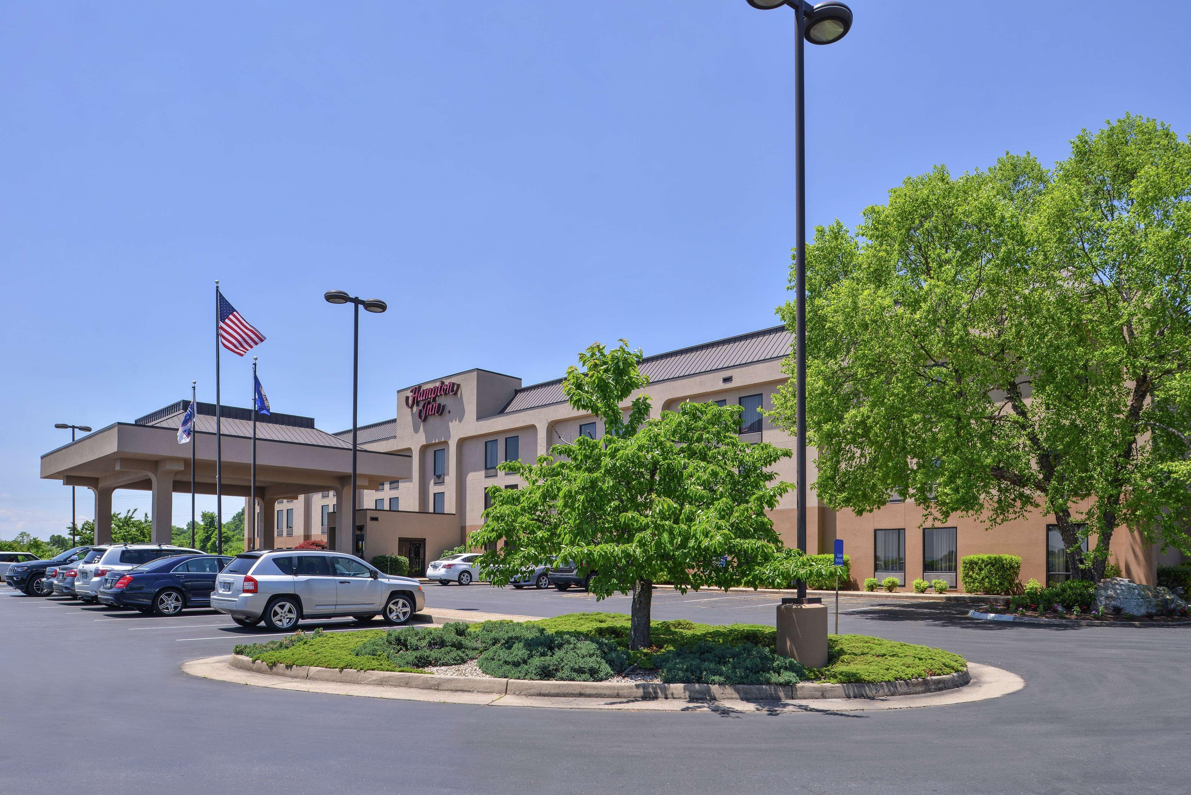 Hampton Inn Staunton Buitenkant foto