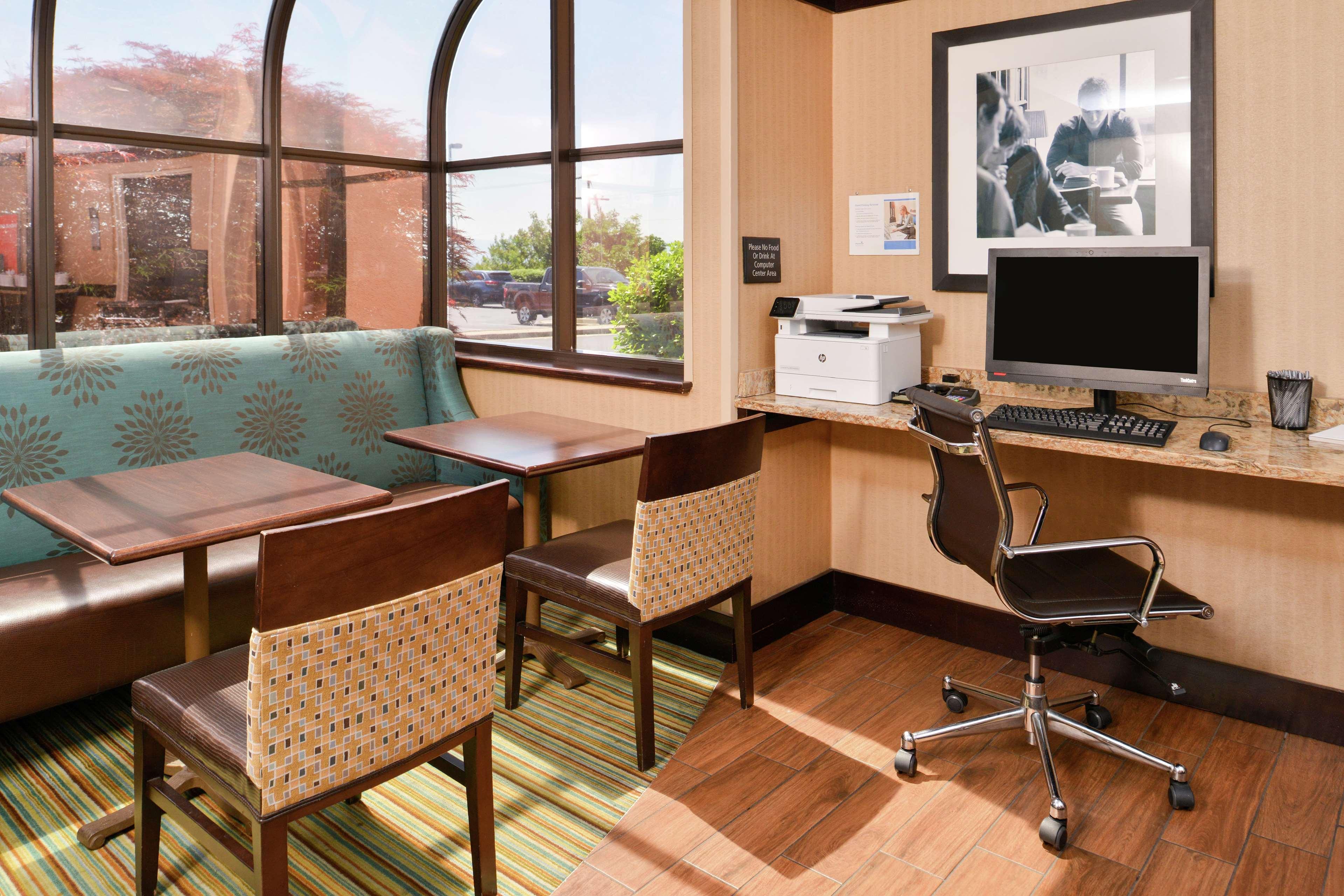 Hampton Inn Staunton Buitenkant foto