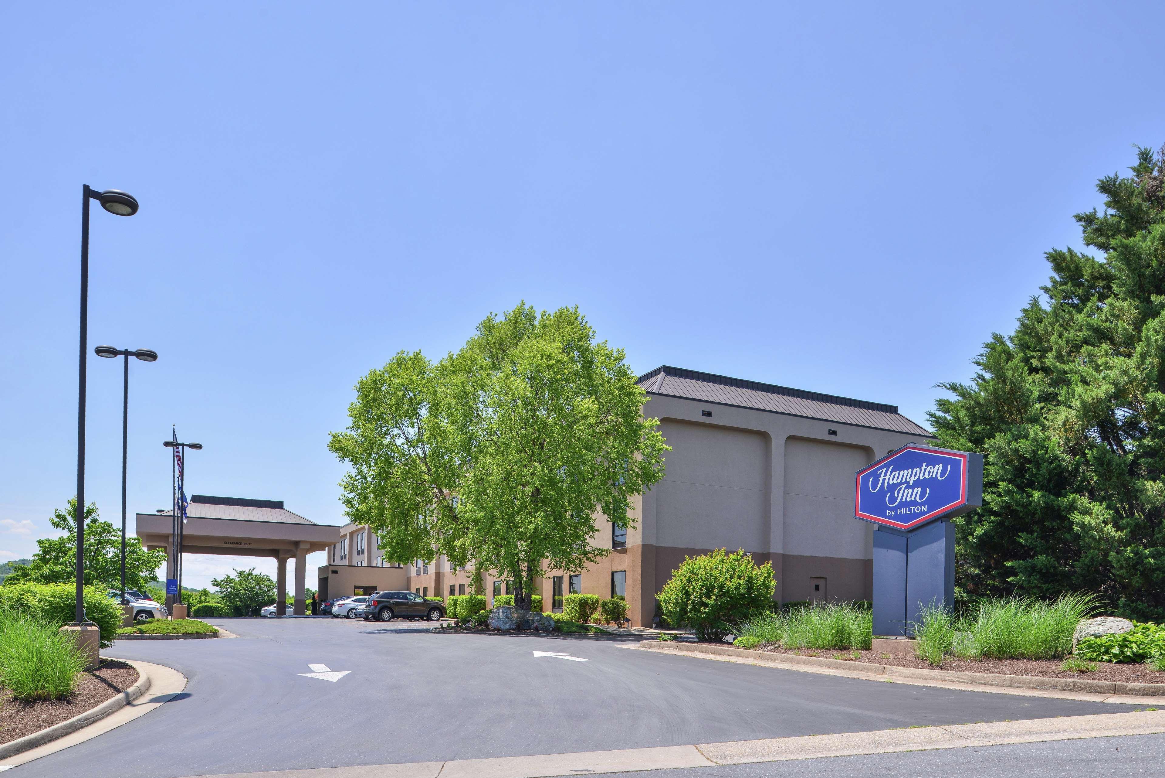Hampton Inn Staunton Buitenkant foto