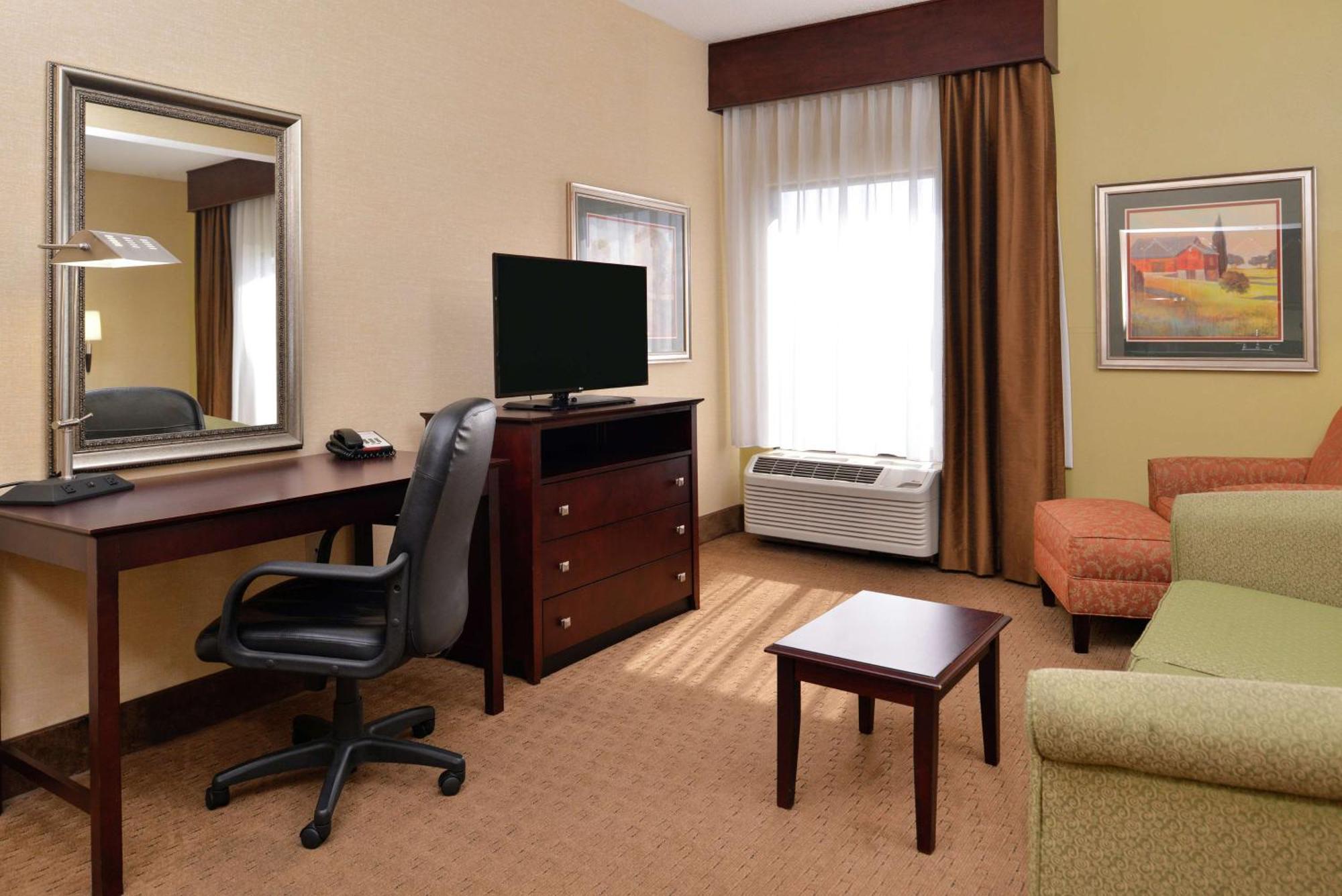 Hampton Inn Staunton Buitenkant foto