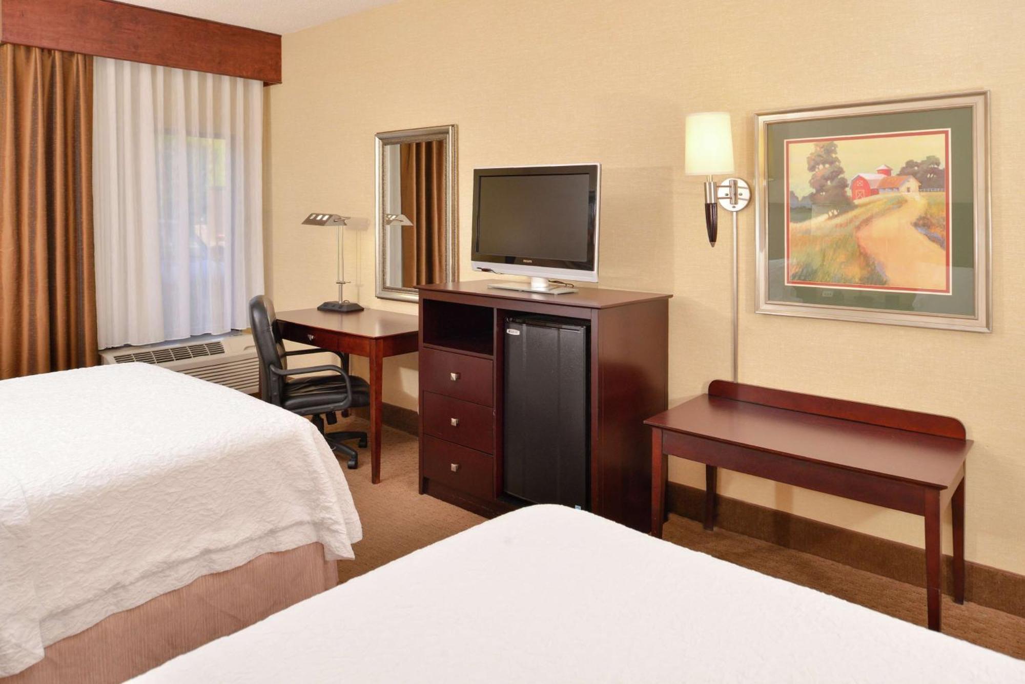 Hampton Inn Staunton Buitenkant foto