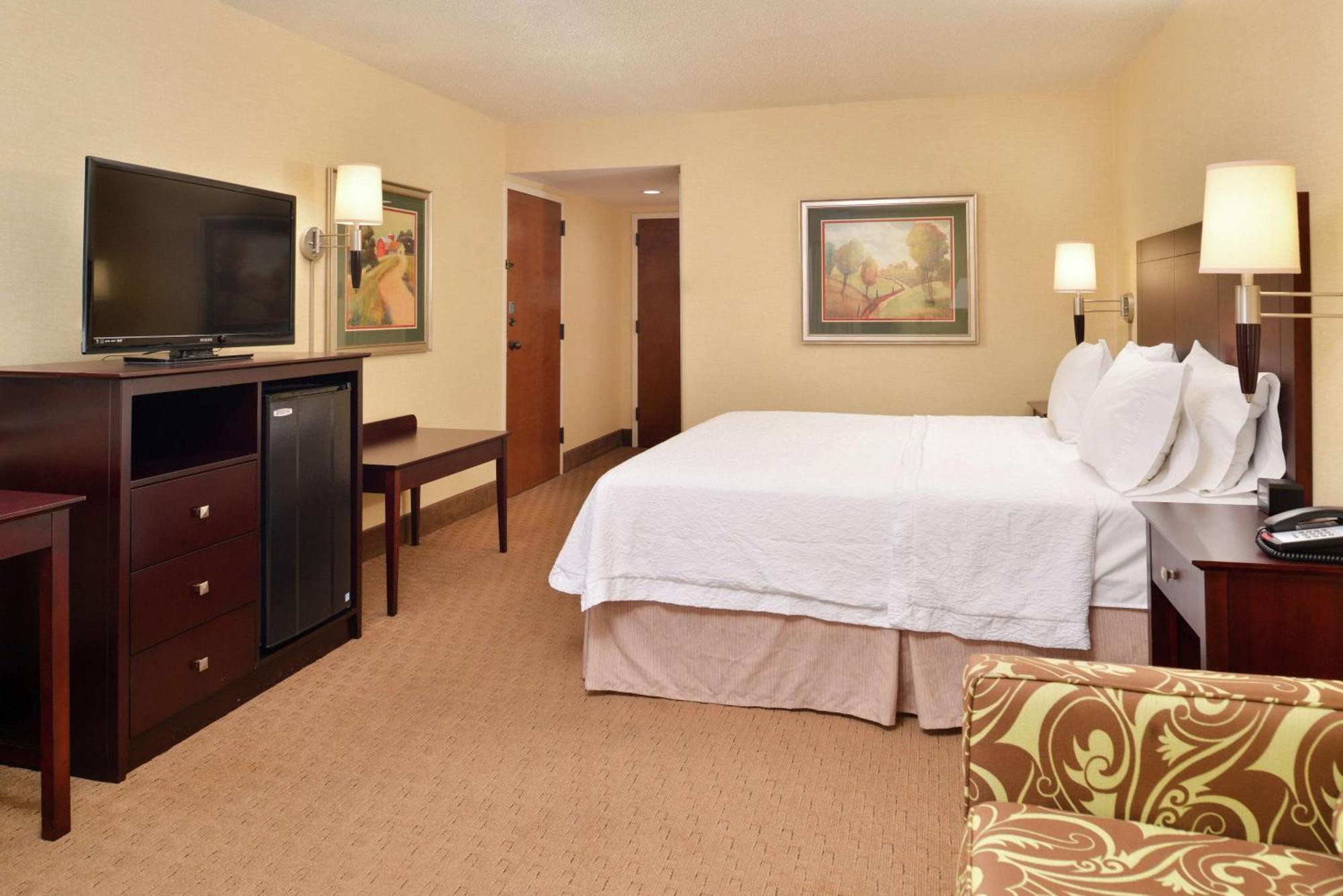 Hampton Inn Staunton Buitenkant foto