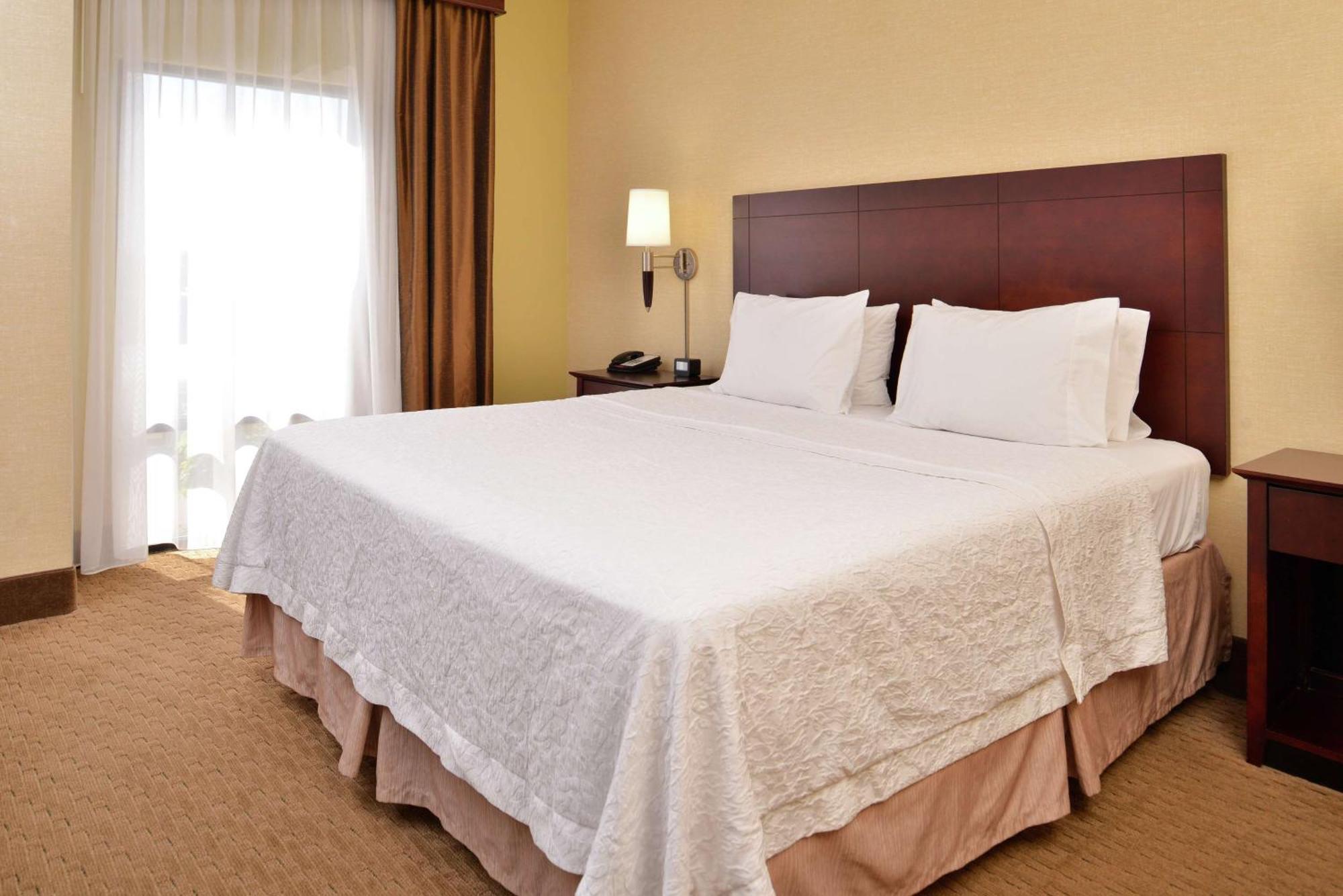 Hampton Inn Staunton Buitenkant foto