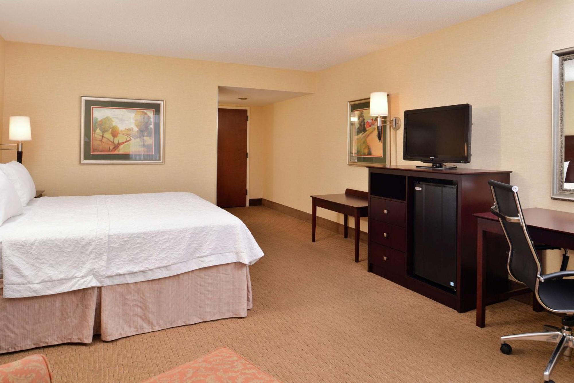 Hampton Inn Staunton Buitenkant foto
