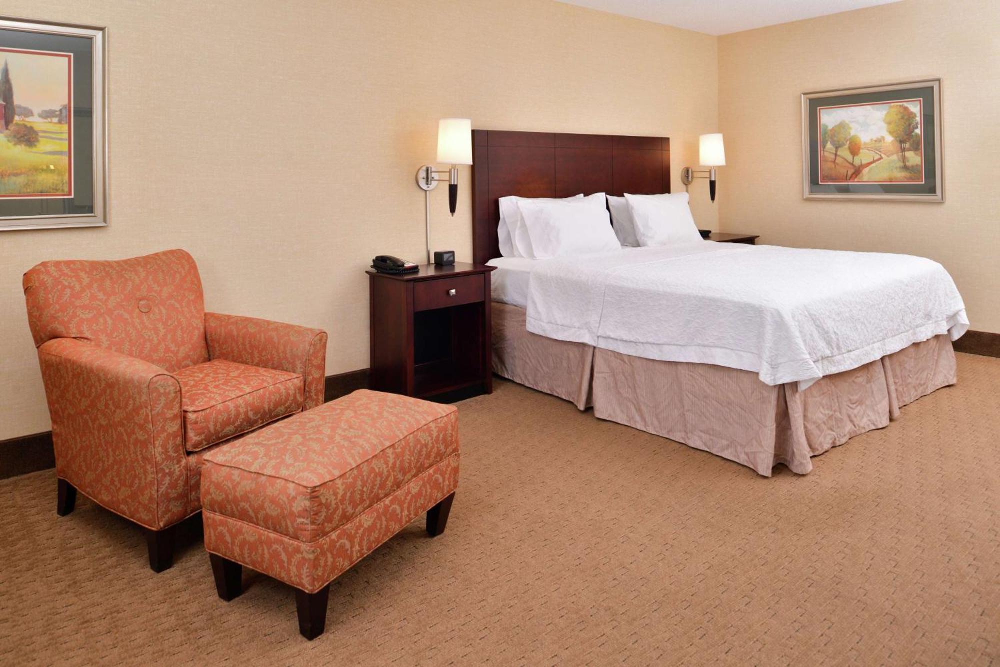 Hampton Inn Staunton Buitenkant foto