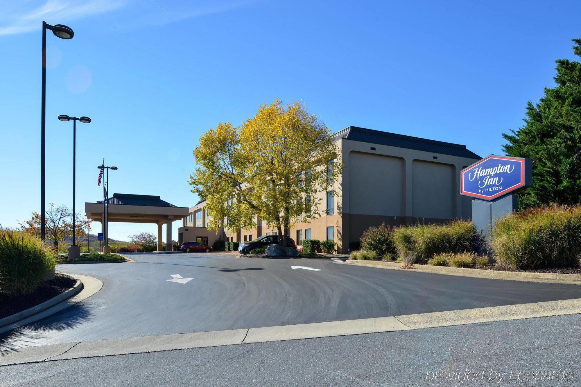 Hampton Inn Staunton Buitenkant foto