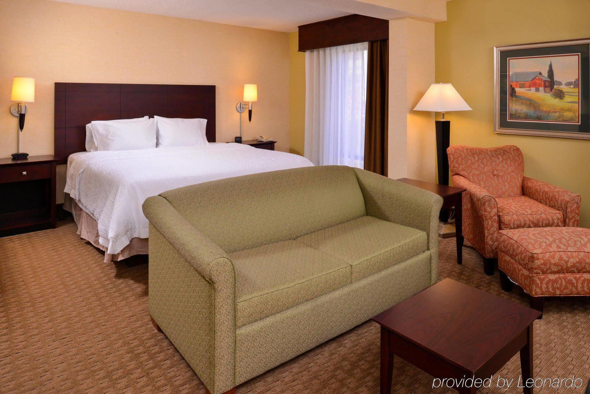 Hampton Inn Staunton Buitenkant foto