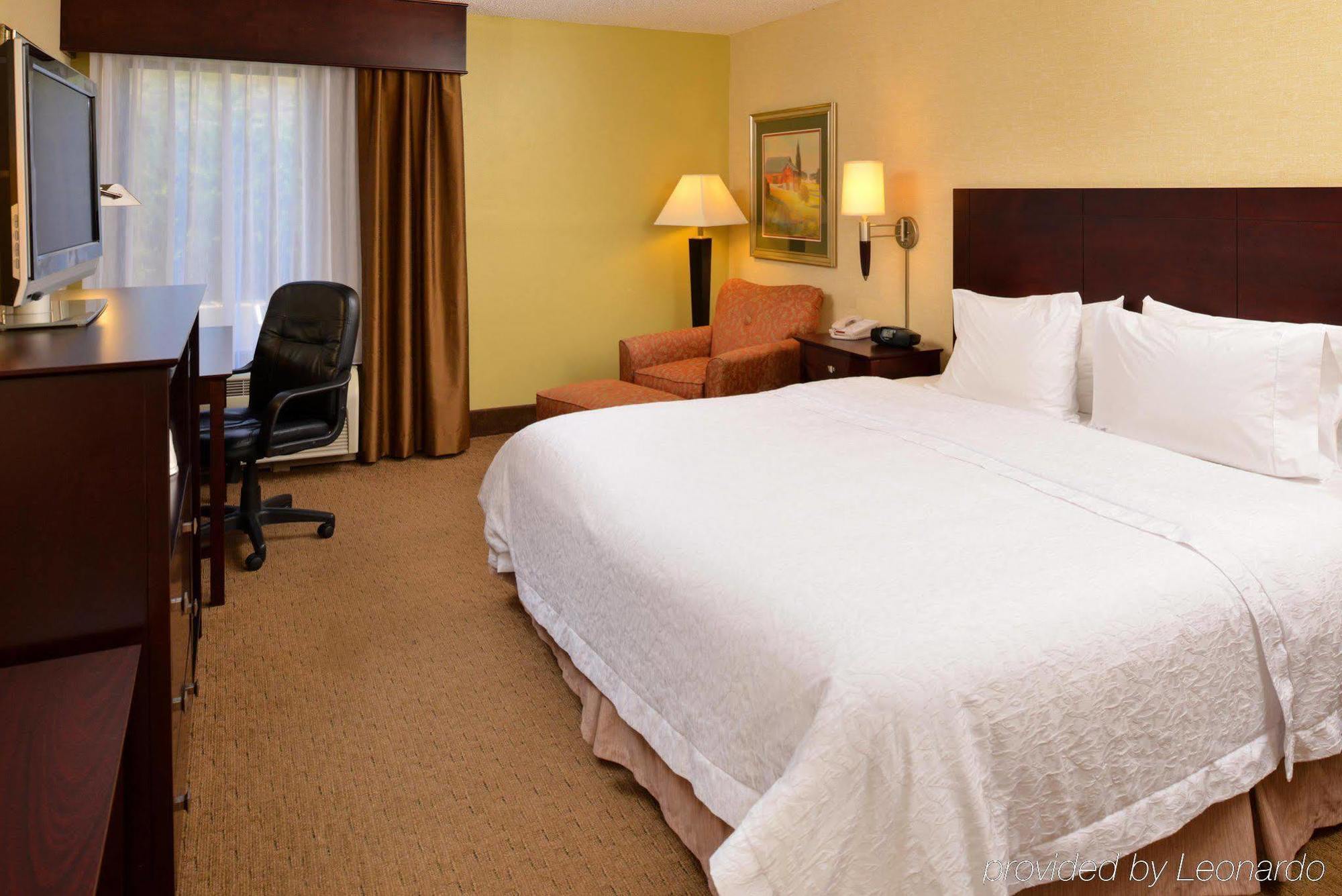 Hampton Inn Staunton Buitenkant foto