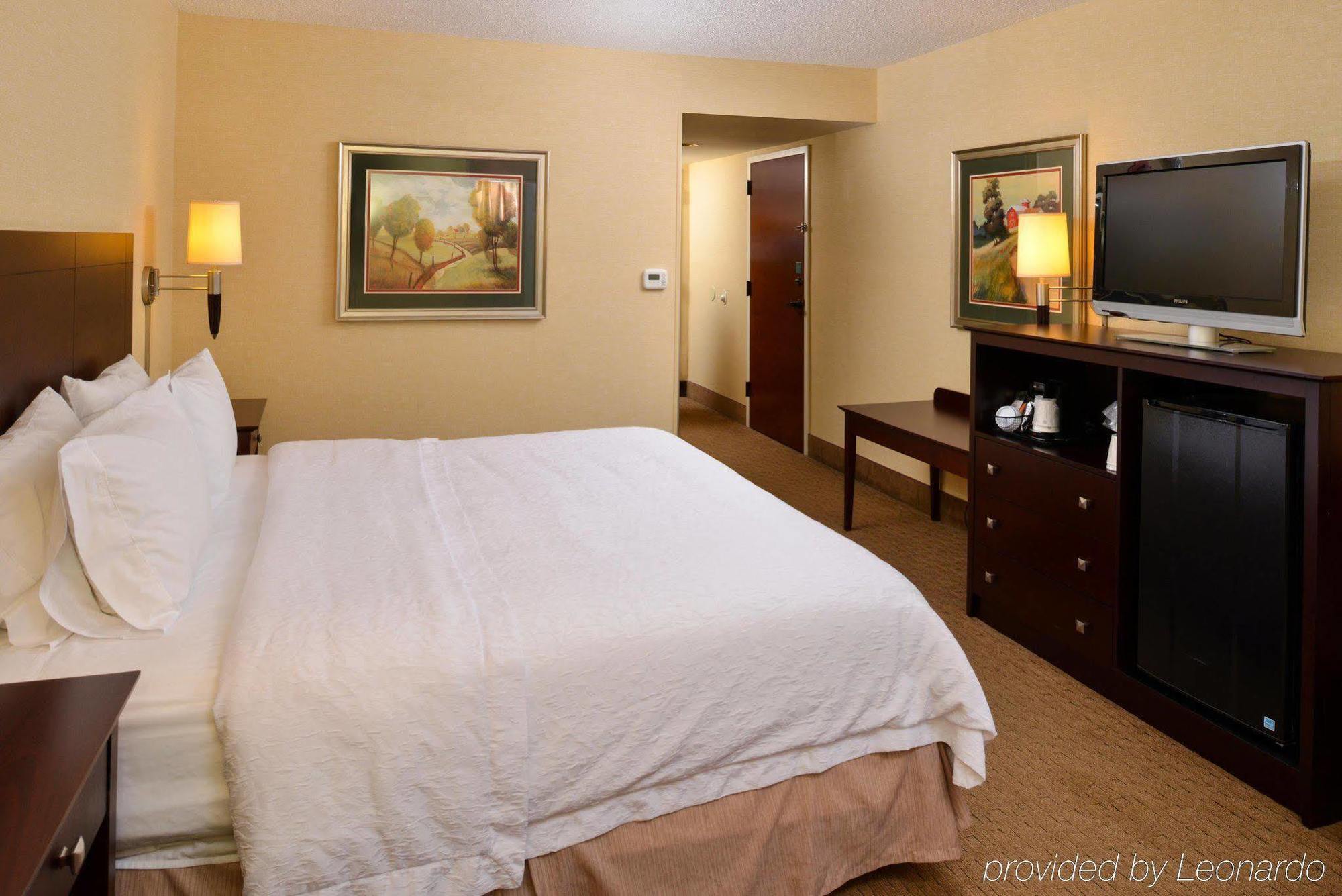 Hampton Inn Staunton Buitenkant foto