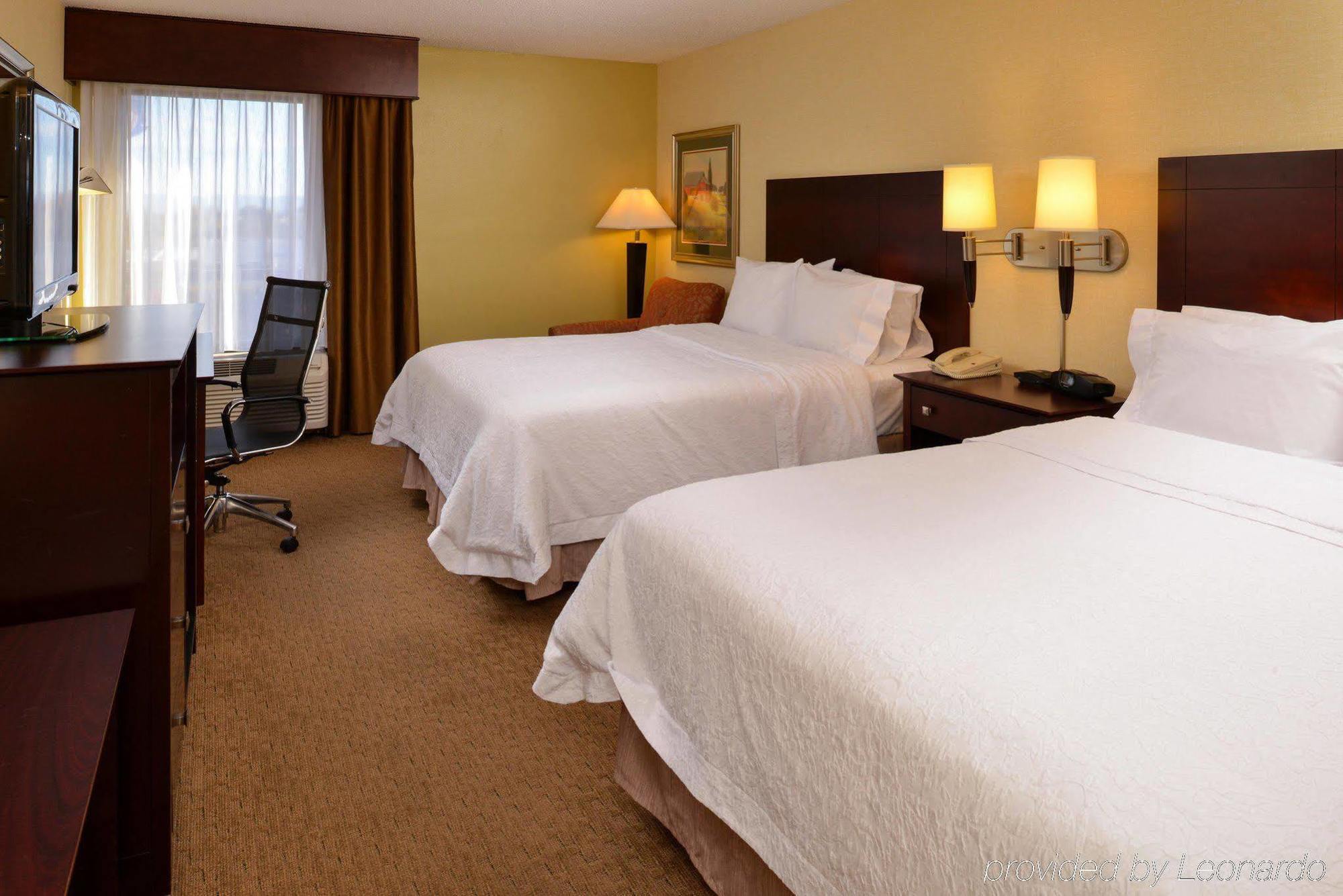 Hampton Inn Staunton Buitenkant foto