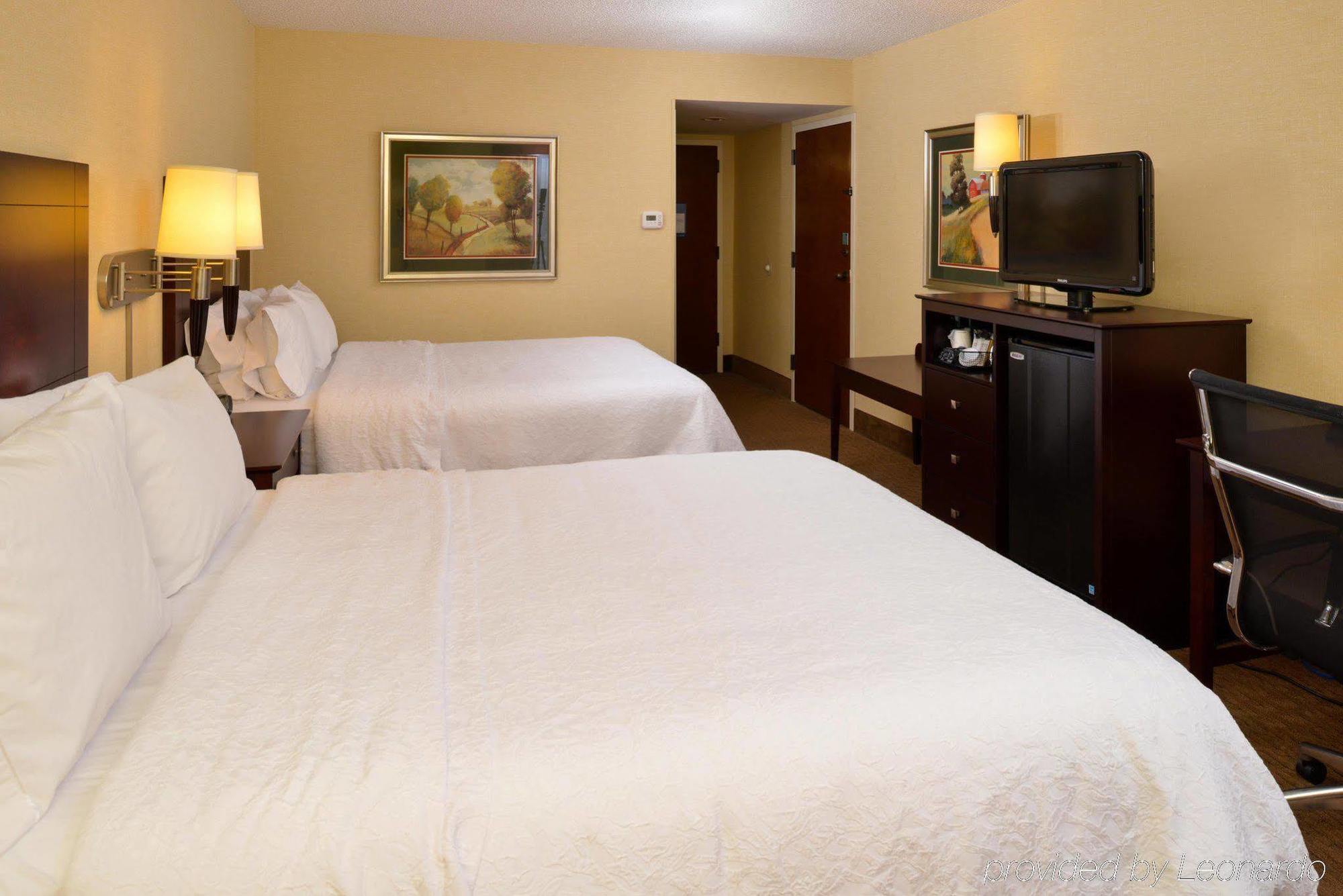 Hampton Inn Staunton Buitenkant foto