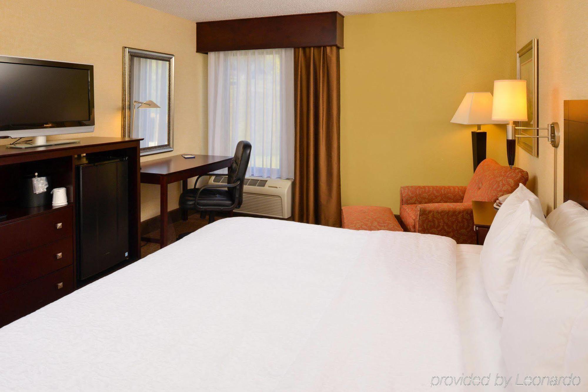 Hampton Inn Staunton Buitenkant foto