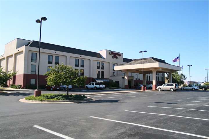 Hampton Inn Staunton Buitenkant foto